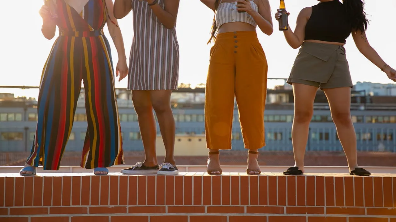 Personne regardant avec envie, exprimer la jalousie et l'envie en anglais